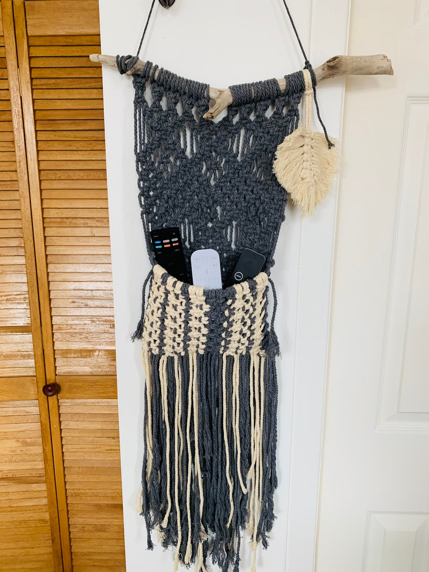 Macrame Hanging Pocket/ Macrame Pocket Wall Hanging