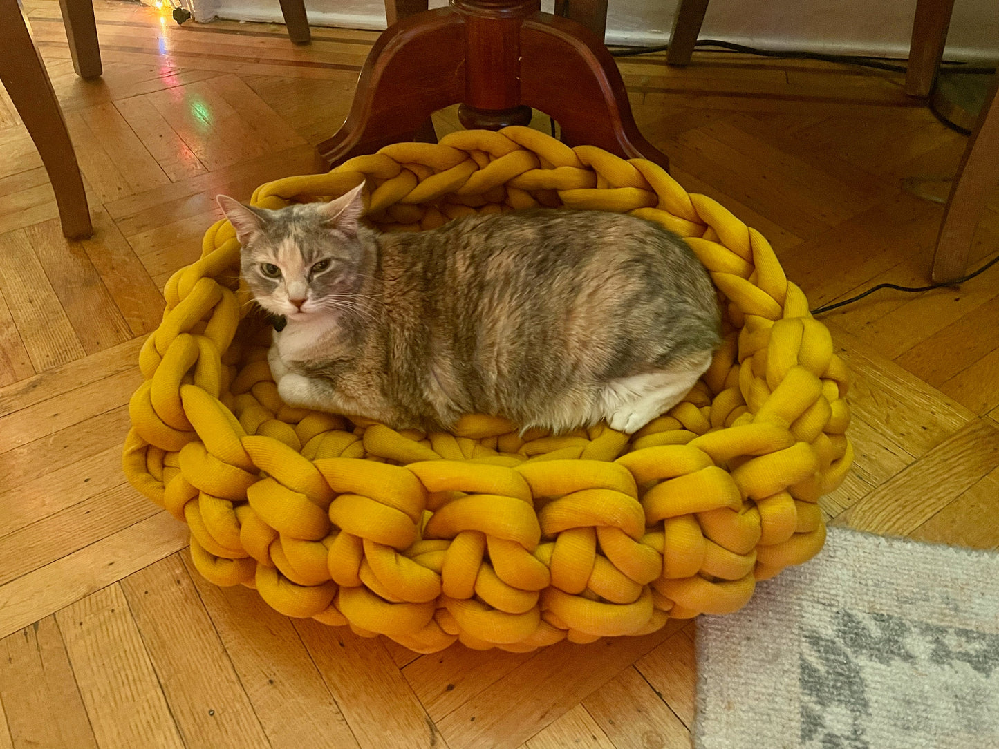 Vegan Yarn Cat Bed/Chunky Knit Pet Bed/Arm Knit Cat Bed/Crochet Cat Bed/Handmade Pet Bed/Luxury Pet Bedding/Cat Basket Bed/Cat Cave Bed